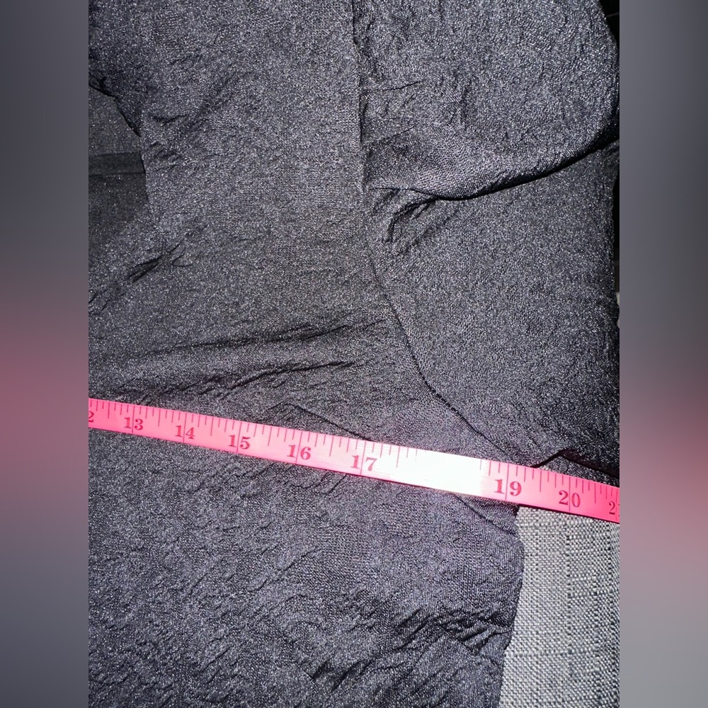 Crown & Ivy Size Medium Black Textured Ruffle VNeck Long Sleeve Blouse - Picture 7 of 7